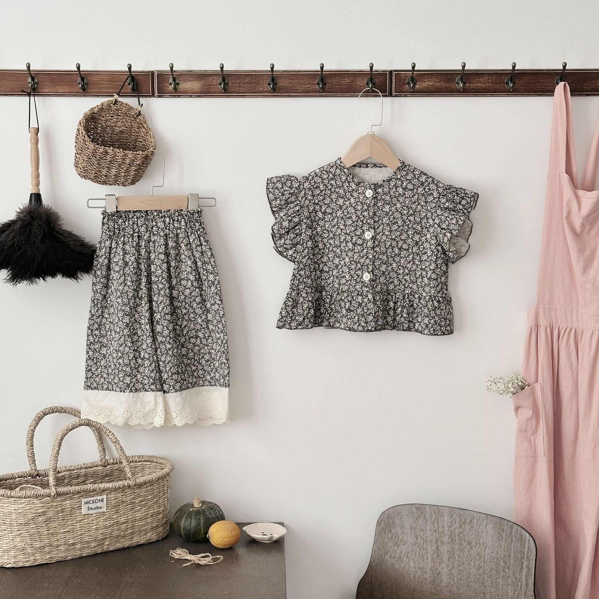INS Baby Spring And Autumn Floral Picking Edge Zou Zou Fei Sleeve Single-breasted Vest Lace Stitching Pants